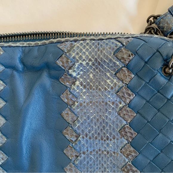 BOTTEGA VENETA Blue Leather Python Trimmed Intrecciato Crossbody Bag - Picture 5 of 14